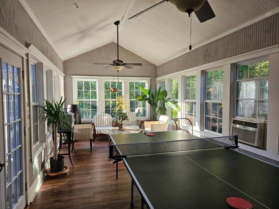 Sleeps16, Spacious Home, Close To Downtown, Beltline, And Walk To Restaurants, 75" Tv, 2 Person Jacuzzi, Ping Pong Atlanta Exterior foto