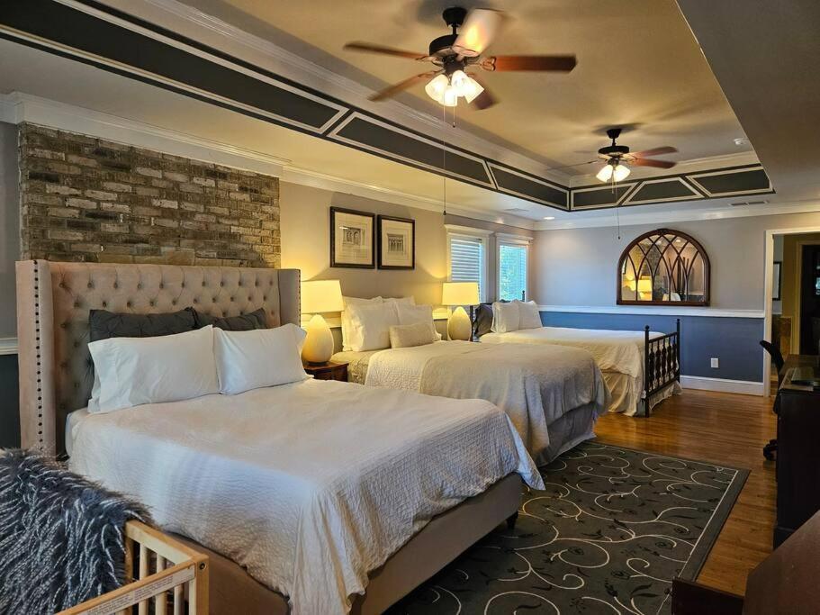 Sleeps16, Spacious Home, Close To Downtown, Beltline, And Walk To Restaurants, 75" Tv, 2 Person Jacuzzi, Ping Pong Atlanta Exterior foto