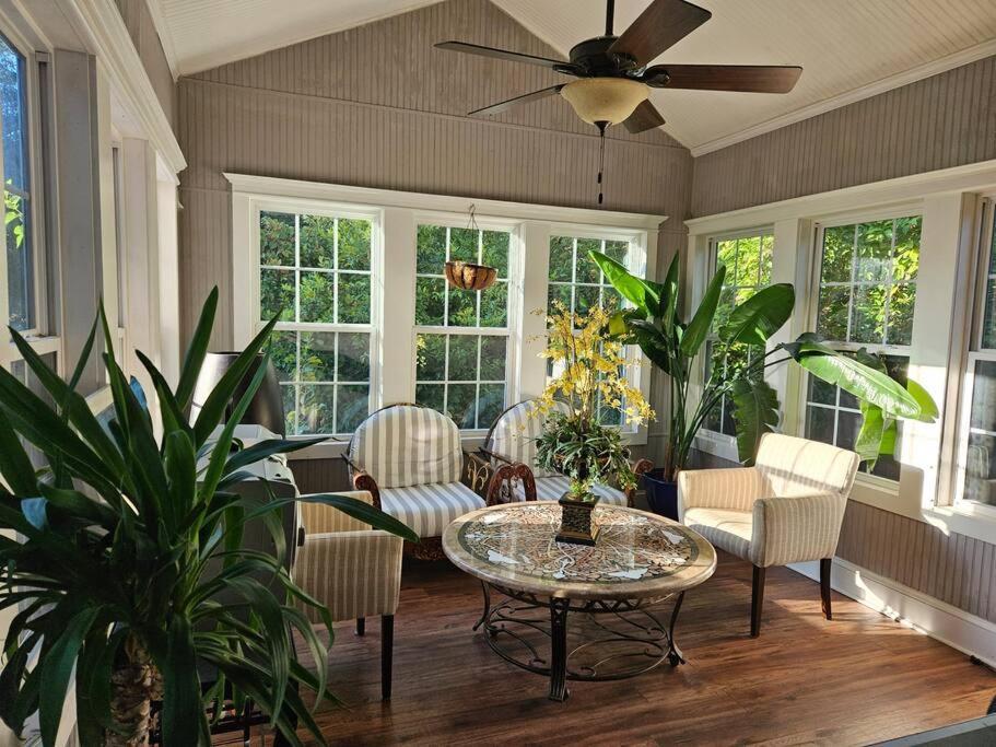 Sleeps16, Spacious Home, Close To Downtown, Beltline, And Walk To Restaurants, 75" Tv, 2 Person Jacuzzi, Ping Pong Atlanta Exterior foto
